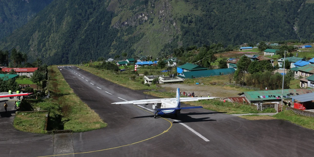 What is the alternative to a Lukla flight?